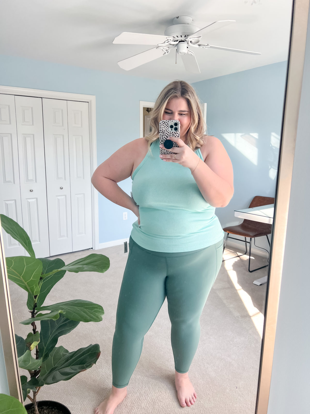 12 Plus Size Leggings Outfits You Should Try This Year - www.carlakiley.com